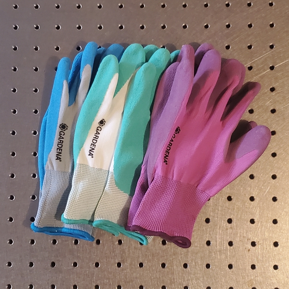 New Garden Gloves w Latex grip 3 pair